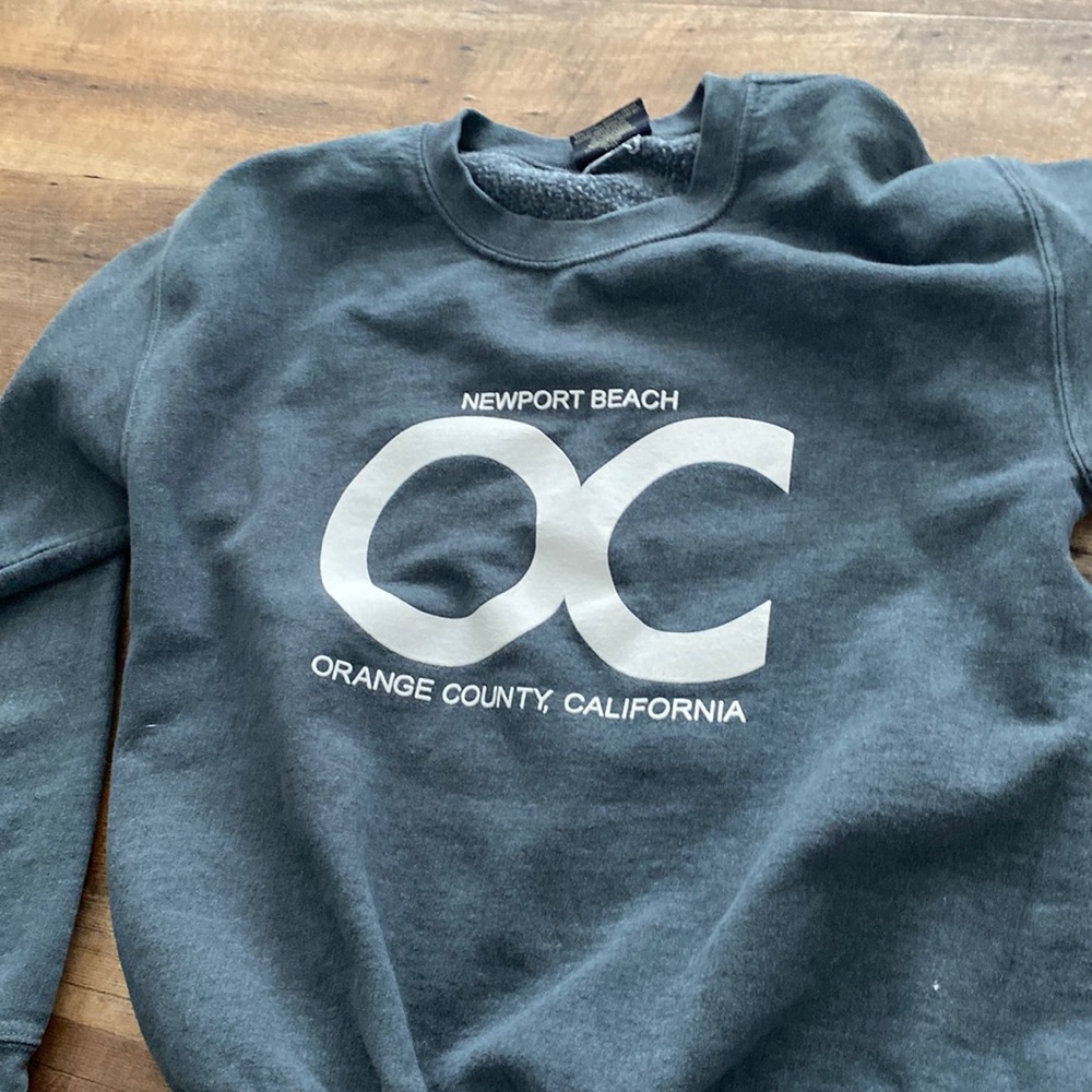 Grey crewneck